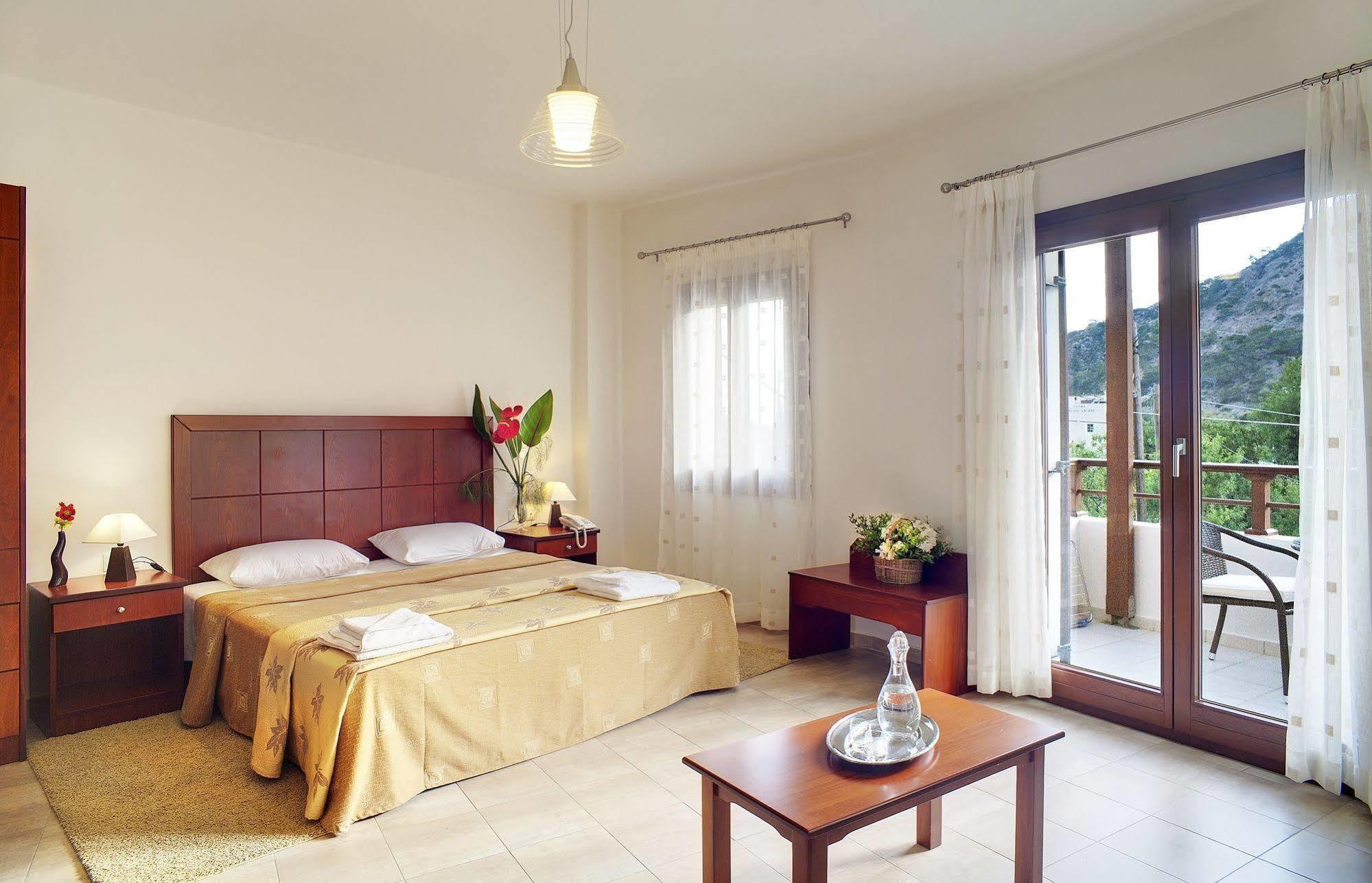 Syia Hotel Sougia Exterior photo