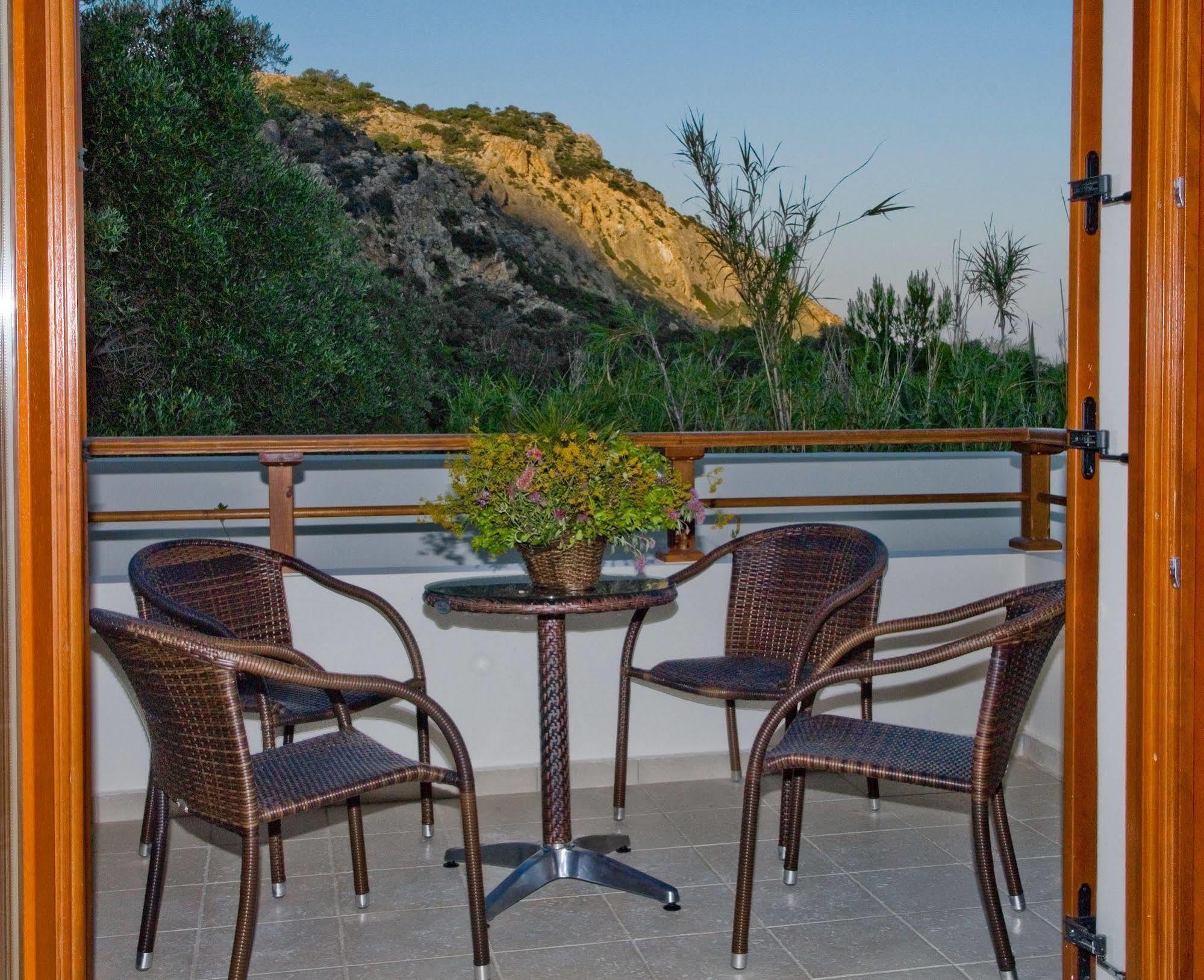 Syia Hotel Sougia Exterior photo
